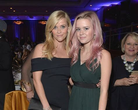 Ava Phillippe Looks So Much Like Her Mom In This S Inspired Look