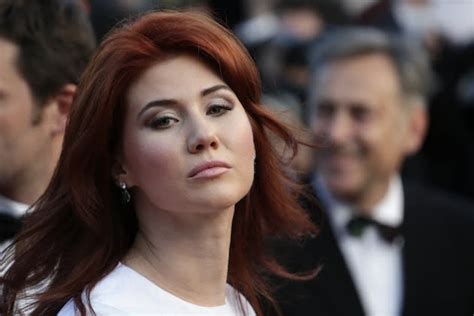 Ex Russian Spy Anna Chapman Proposes Marriage To Edward Snowden