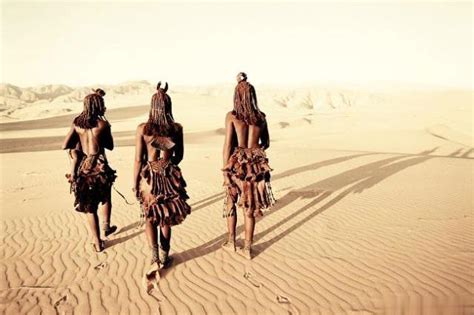 非洲这一原始部落，男女关系比较“随意”，女性还以赤裸为美！原始部落辛巴男女关系新浪新闻