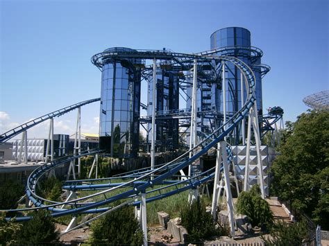 Mit über 100 fahrgeschäften und zahlreiche shows bietet der themenpark jede menge unvergesslicher. File:Euro-Mir in Europa-Park Rust.JPG - Wikipedia