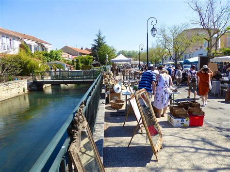 Spend A Sunday Visiting Isle Sur La Sorgue Antiques Perfectly Provence