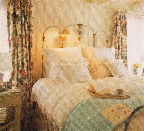 English Country Cozy Bedroom Romantic Bedroom Decor Cozy Romantic