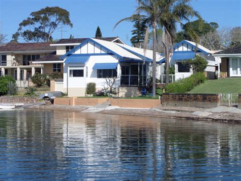 Waterfront Cottage And Accommodation In Lake Macquarie Nsw