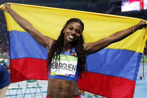 La atleta colombiana ganó la medalla de oro en el triple salto del mundial de atletismo de pekín. Caterine Ibargüen recibió este lunes su medalla de oro en ...