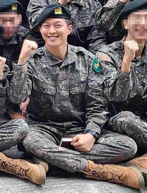 K Magazİn Jang Ki Yong İlk Askeri Fotoğraflarda Cesur Görünüyor