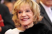 Jeanne Moreau, award-winning French actress, dead at 89 - CBS News