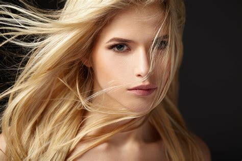 100 Beautiful Blondes Wallpapers