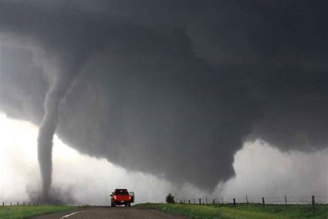 What To Do In A Tornado While Driving