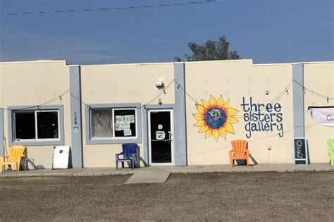 Three Sisters Gallery Hot Springs Wyoming Tourism