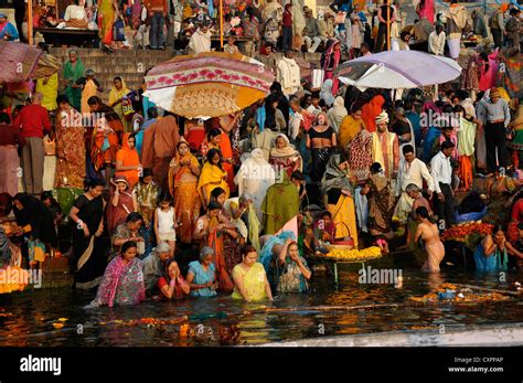 Devotees Hi Res Stock Photography And Images Alamy