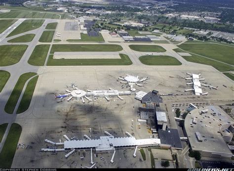 Old Terminal Complex At Indianapolis Airport In 2006 Airports Terminal Iata Eagle Eye Tucson