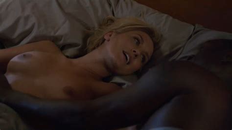 Nicky Whelan Nude Pics Page 1