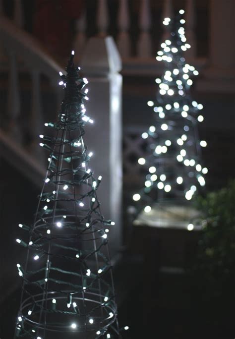 If these creative ideas to hang holidays lights isn't enough then check out all these pictures below. 15 Beautiful Christmas Outdoor Lighting DIY Ideas | Making ...