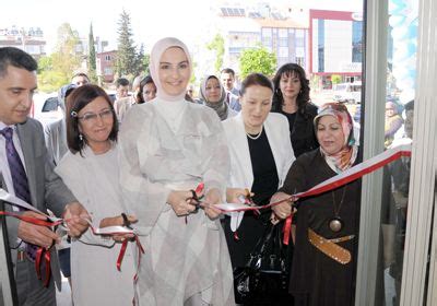 Babacan ailesi, dede vasiyeti olarak çift cüzdan taşıyor. MERVE'NİN GÖZÜNDEN: ZEYNEP BABACAN SADELİĞİN ŞIKLIKLA ...