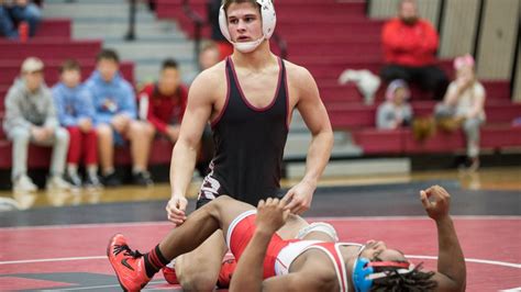 High School Wrestling 5a No 3 Collinsville Pulls Out 43 31 Win Over