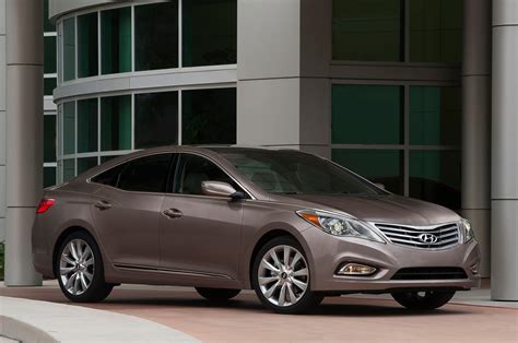 Get detailed information on the 2013 hyundai azera base including features, fuel economy, pricing, engine, transmission, and more. 2013 Hyundai Azera Driven - Automobile Magazine