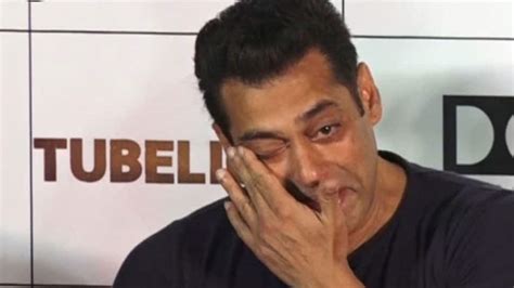 Salman Khan Almost In Tears At Iifa Stage Recalls Rough Patch In