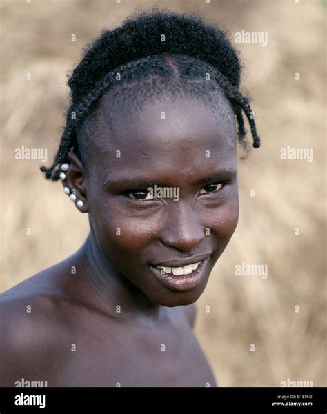 ethiopia omo delta dassanech girl fotos und bildmaterial in hoher auflösung alamy