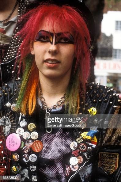 Punks Hanging Out On The Kings Road London 1983 Photo Dactualité
