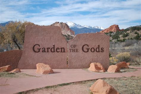 Filegarden Of The Gods Entrance Sign Wikipedia The Free