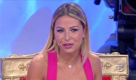 Her birthday, what she did before fame, her family life, fun trivia facts, popularity rankings, and more. Uomini e Donne, Sabrina Ghio risponde a chi l'accusa di ...