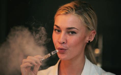 E Cigarettes Act As Gateway To Smoking For Teens Scientists Warn