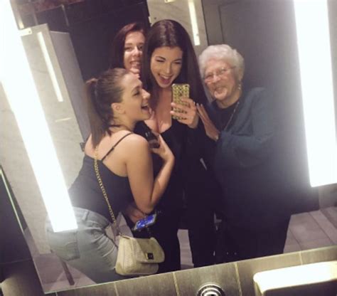 Teens Asking An Older Woman To Take Selfies With Them Are True Squad