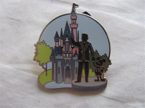 Walt Disney Pins, Trading Disney Pins, Value Of Disney Pins | PinPics | Disney pins, Walt disney ...