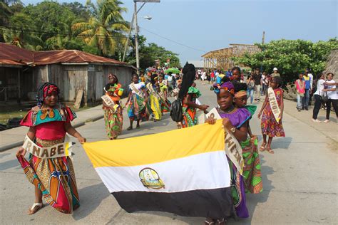 Los Garífunas Una Etnia Viva En El Caribe Hondureño Diario RoatÁn