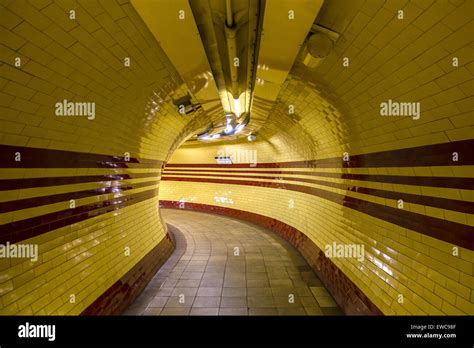 Northern Line Del Metro De Londres Hampstead Fotografía De Stock Alamy