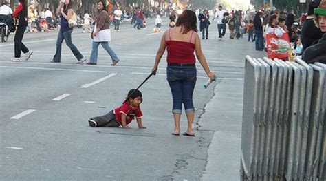 19 Parents Explain Why They Keep Their Kids On Leashes