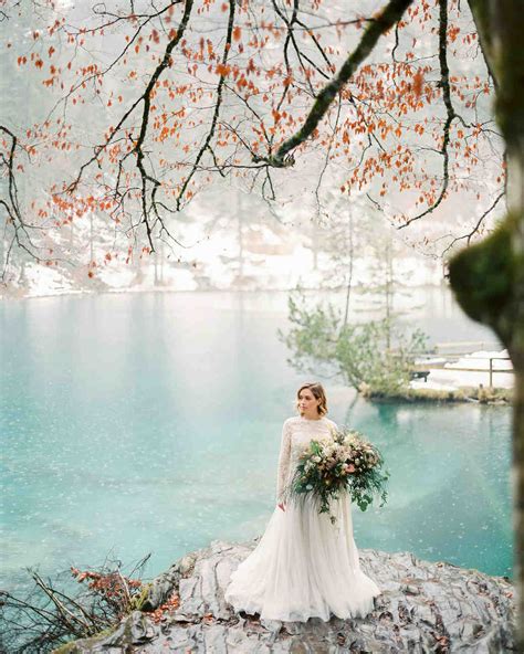 34 Snowy Wedding Photos That Will Make You Want To Get