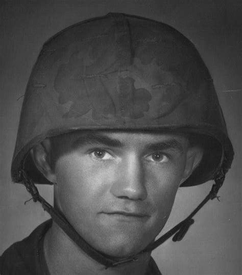 Virtual Vietnam Veterans Wall Of Faces Robert J White Marine Corps