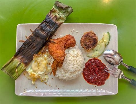 Being new in melaka, we took time in understanding the business cycle. 15 Nasi Lemak Stalls In Singapore To Try When You Need ...