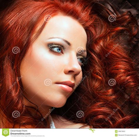 Bella Donna Sexy Con Capelli Rossi Immagine Stock Immagine Di Mistero