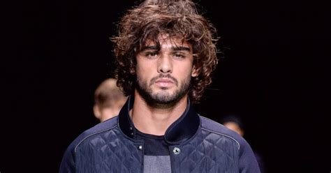 Carré long, coupe wavy droite ou effilée, chaque coiffure doit être adaptée à votre matière de cheveux et à votre forme de visage. Tendance Coiffure : Les Meilleurs Coupes de Cheveux Homme ...