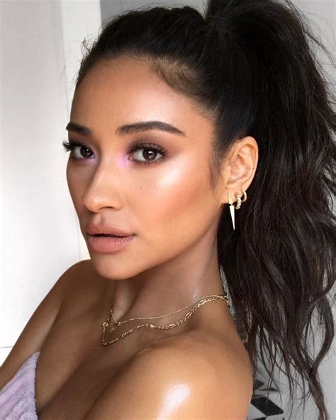 15 Stunning Hair And Makeup Pegs From Shay Mitchell Star Style Ph