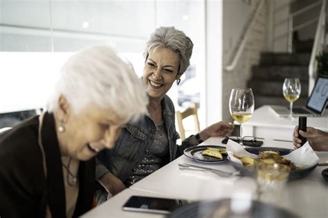 The Mental Health Benefits of Socializing for Seniors ...