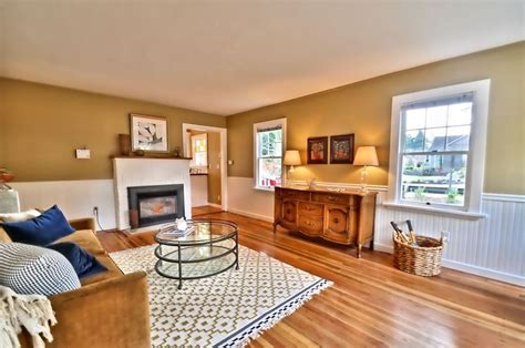 Contemporary Living Room With Laminate Floors And Chair Rail Zillow