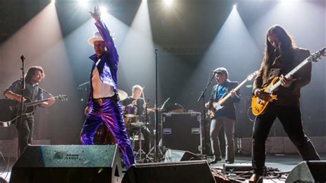 Tragically Hip Plus De 4 Millions De Téléspectateurs Radio Canada