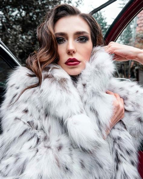 Women Wear Fox Fur Coat Fur Coats Fabulous Furs White Fur Fur