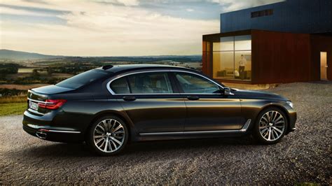 The Bmw 7 Series Sedan At A Glance Driving Luxury