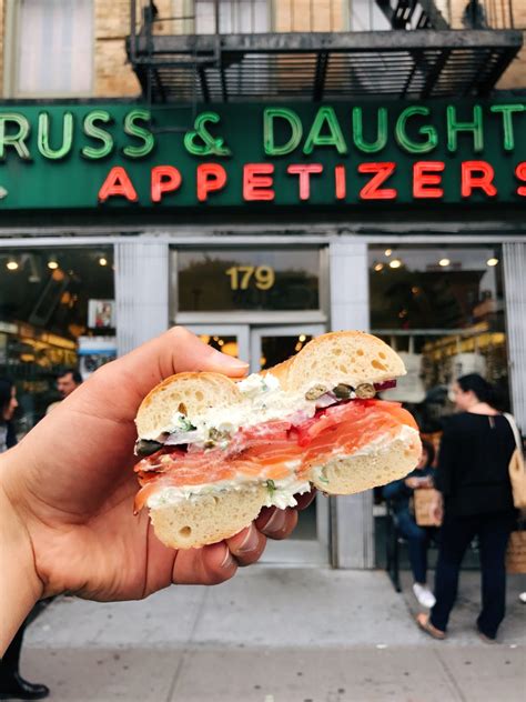 10 Must Eat Foods in NYC – Urbanist