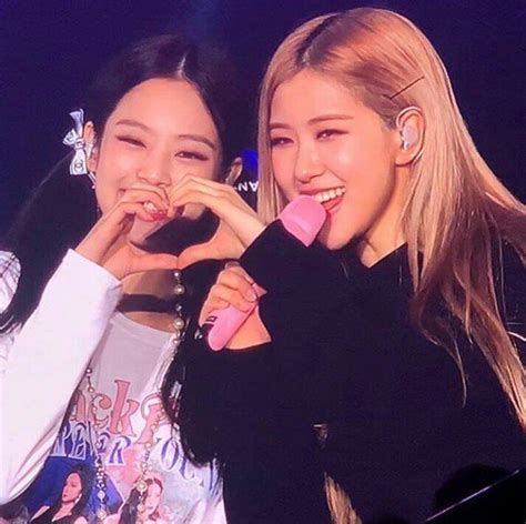 ᴍᴀɴᴅʏ ʙᴜɴɴʏ blackpink blackpink photos jennie and rose