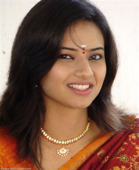 Hot Picsz Isha Chawla New Cute Saree Stills