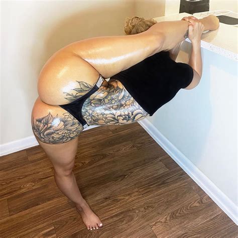 Flexible Booty Porn Pic