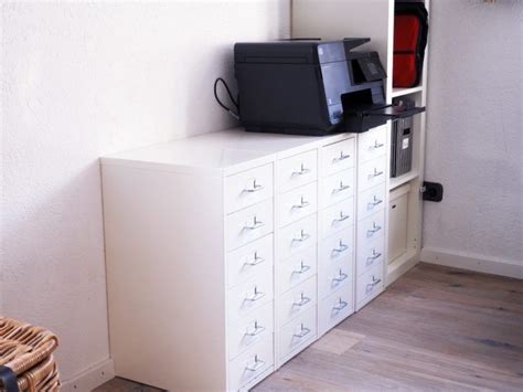 Wollen sie ordnung auf ihrem schreibtisch schaffen, sollten sie ihre vielen ablagekörbe verbannen. 7 Schritte für ein aufgeräumtes Büro +Tipps bei ...