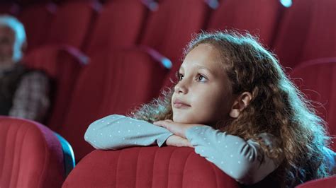 Esta es la edad a la que los niños pueden ir solos al teatro cine o a un concierto Cadena Dial