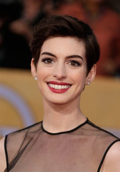 Anne Hathaway Picks A Sheer Gown For The Sag Awards Bridal Makeup