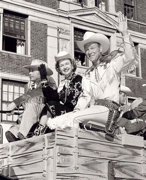 28 Amazing Vintage Photos Show The Sweet Love Of Roy Rogers And Dale